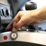 Elektromechanické zabezpečení řadící páky